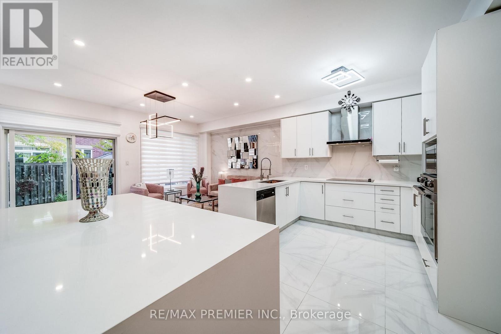 3067 DOYLE STREET - 11