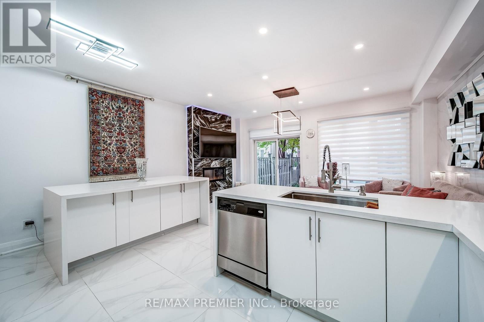 3067 DOYLE STREET - 13