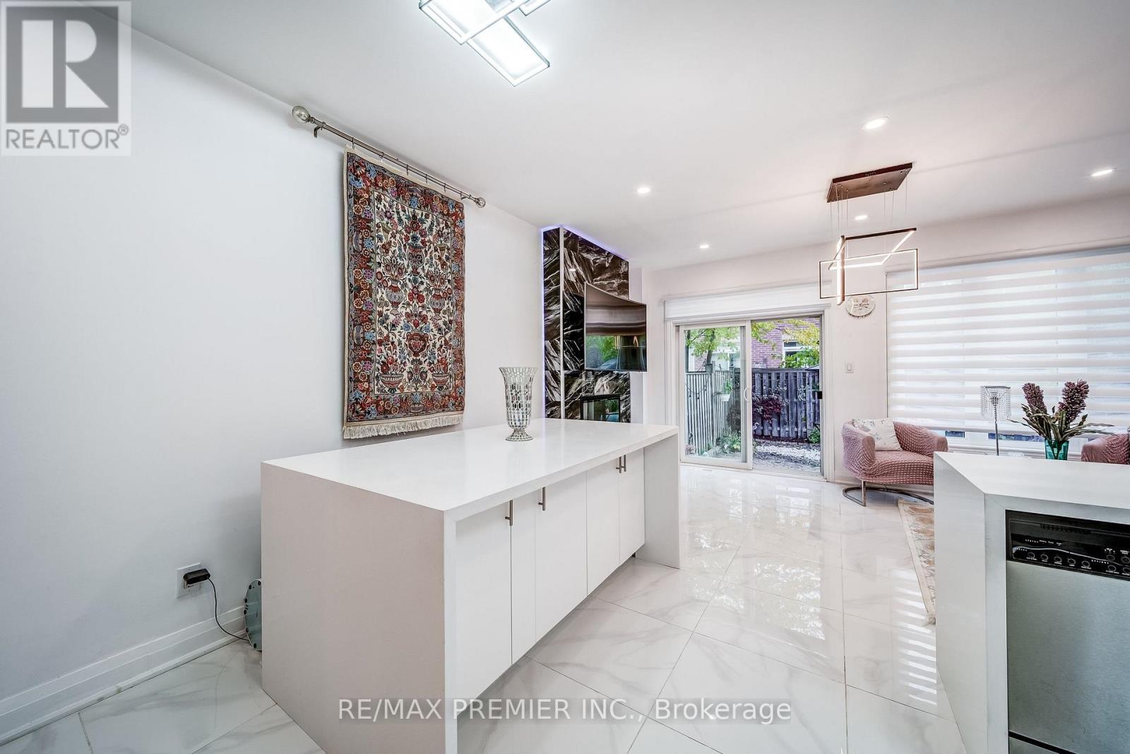 3067 DOYLE STREET - 14