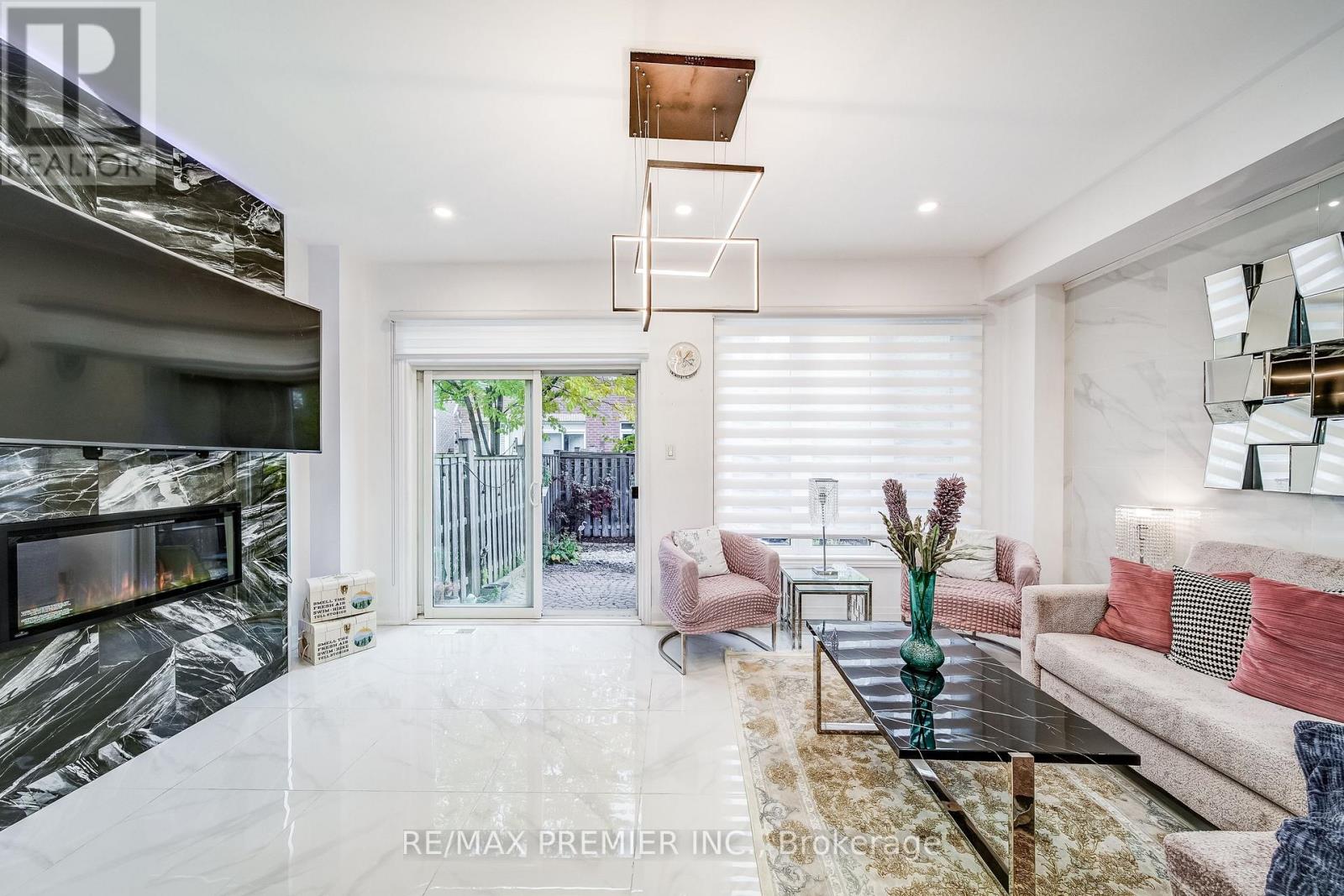 3067 DOYLE STREET - 15