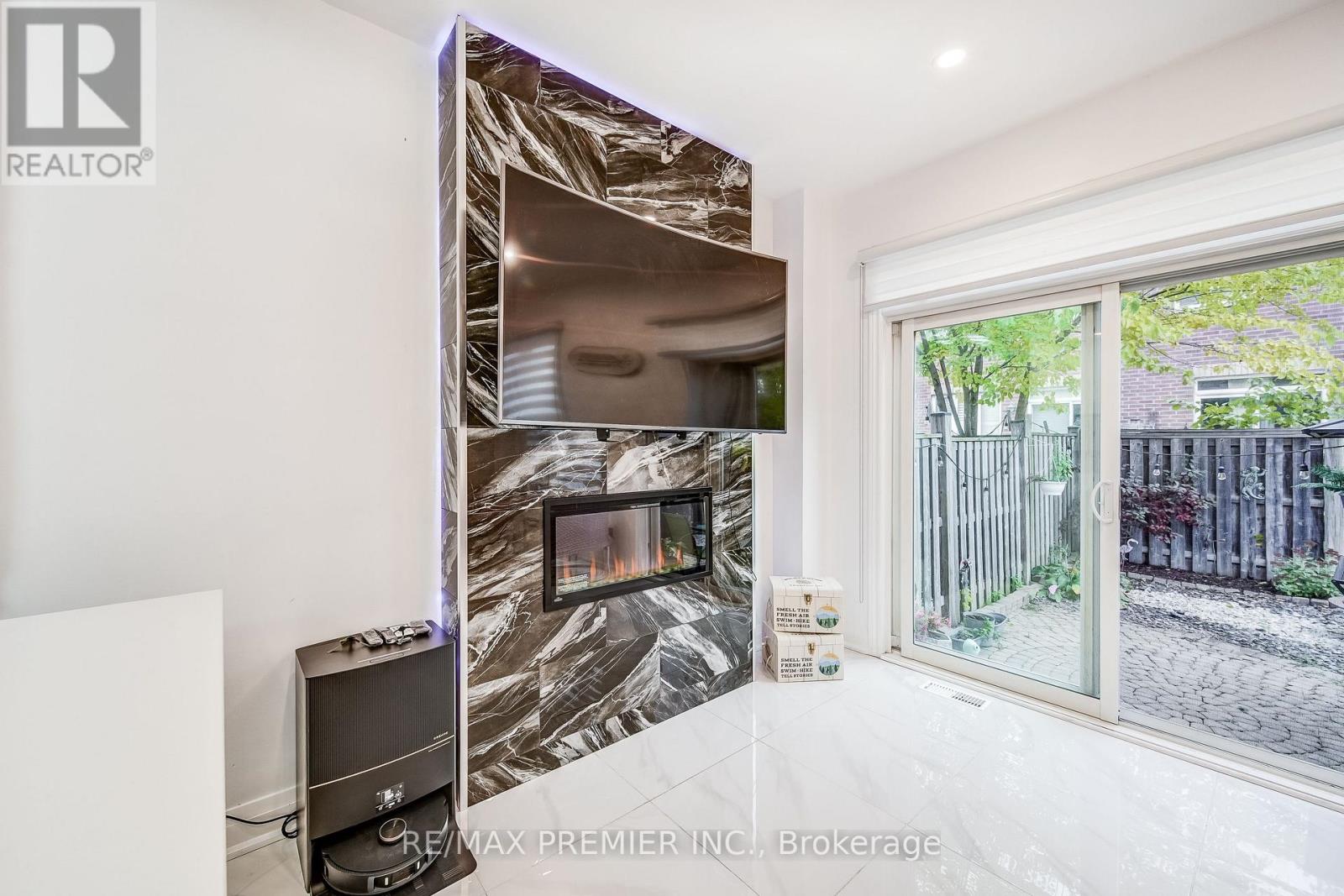 3067 DOYLE STREET - 16