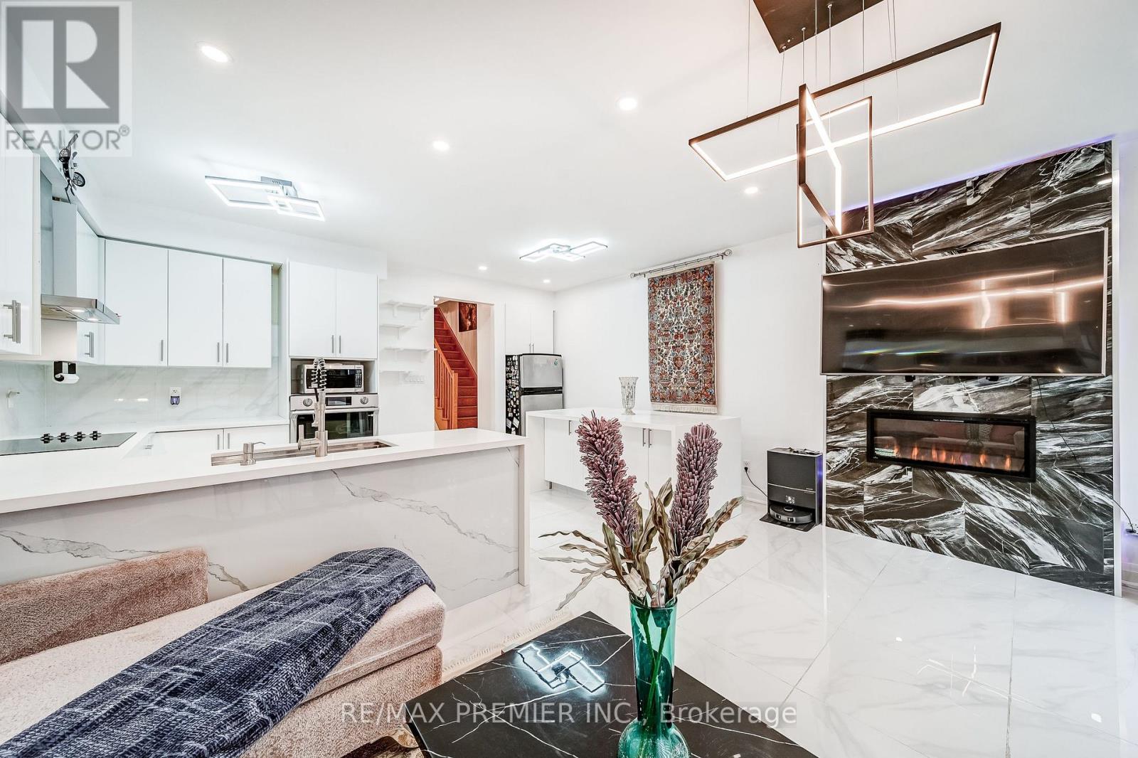 3067 DOYLE STREET - 18