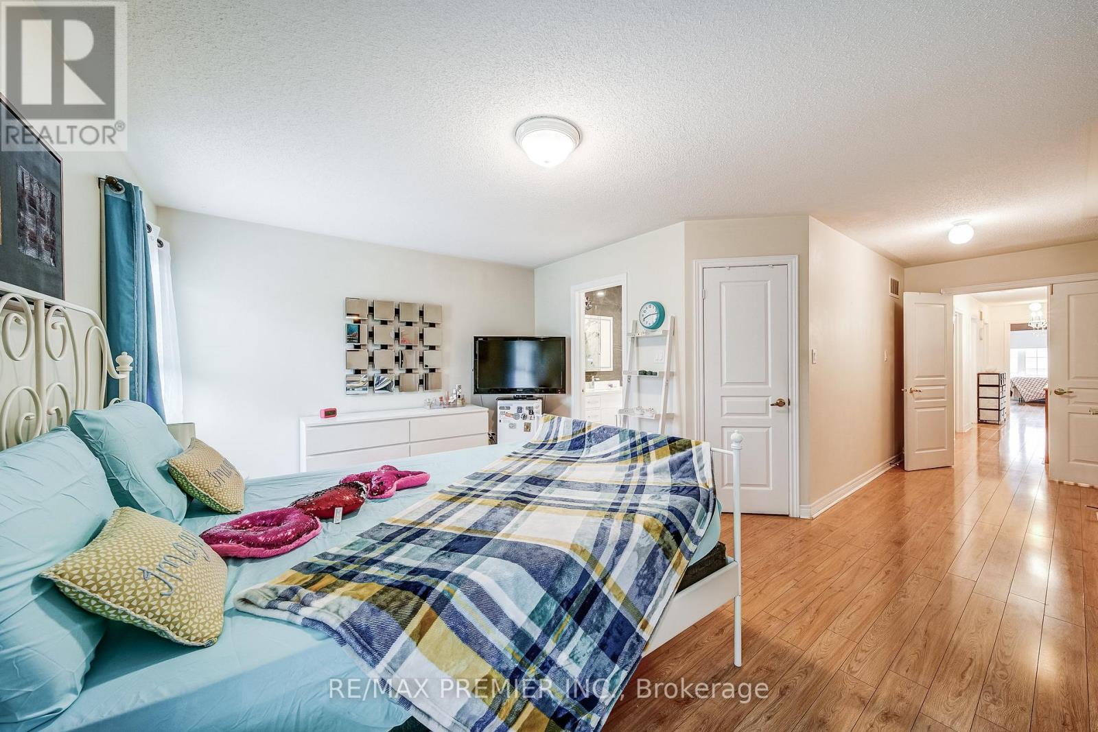 3067 DOYLE STREET - 26