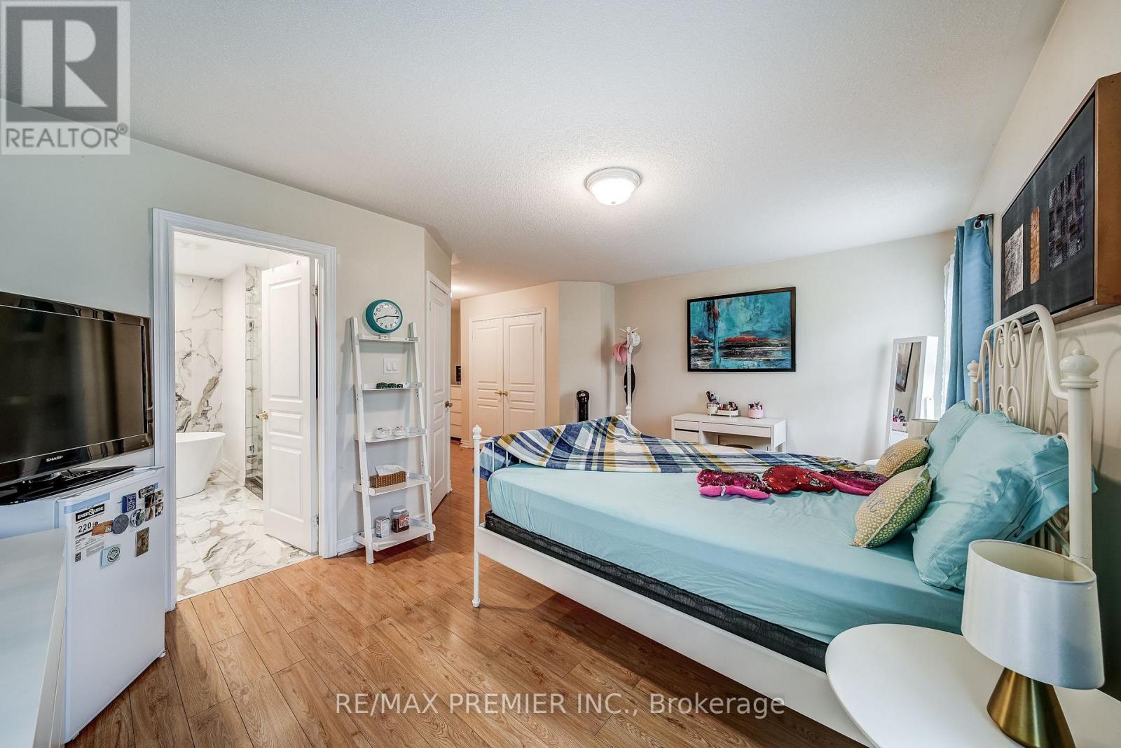 3067 DOYLE STREET - 27