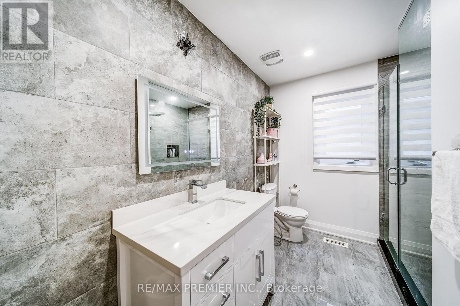 3067 DOYLE STREET - 32