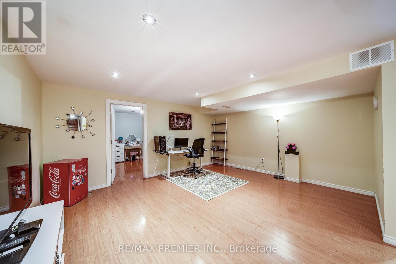 3067 DOYLE STREET - 40