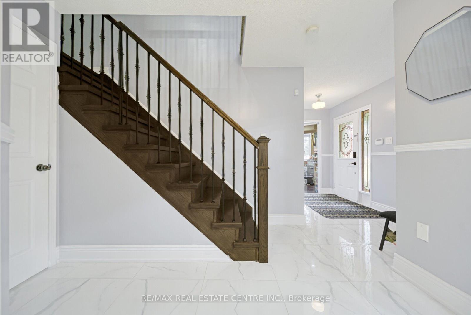 1 WOOLISTON CRESCENT - 22