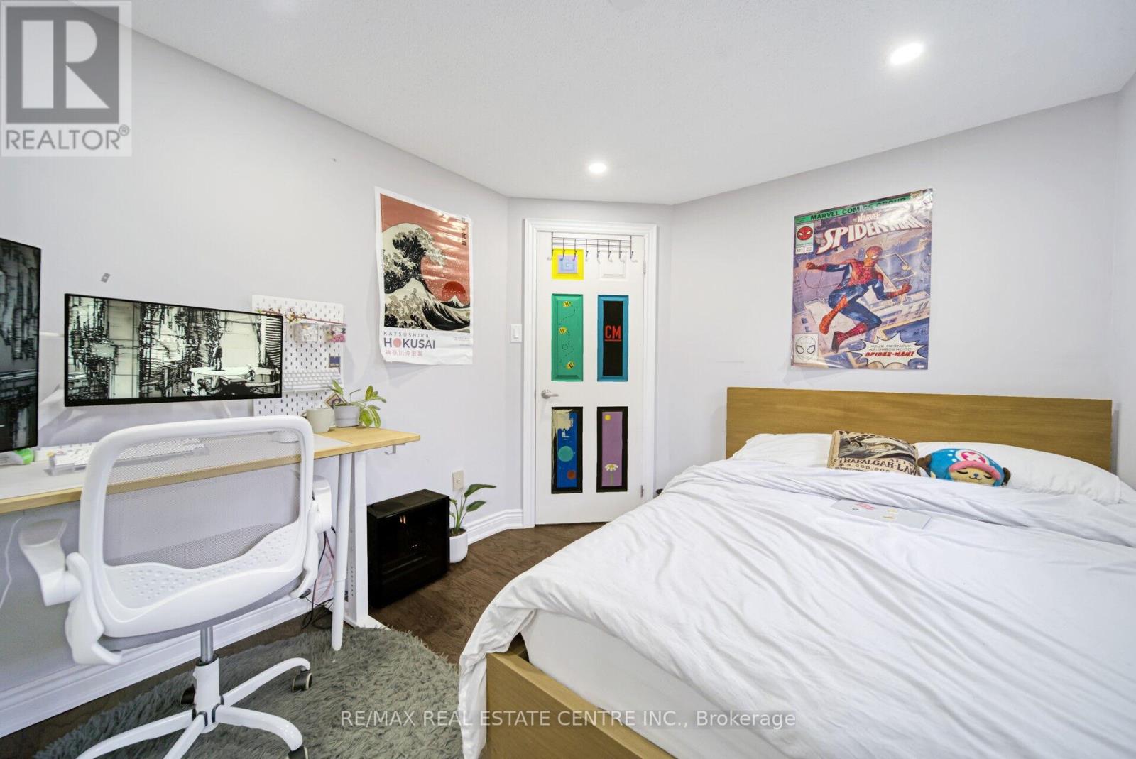 1 WOOLISTON CRESCENT - 27