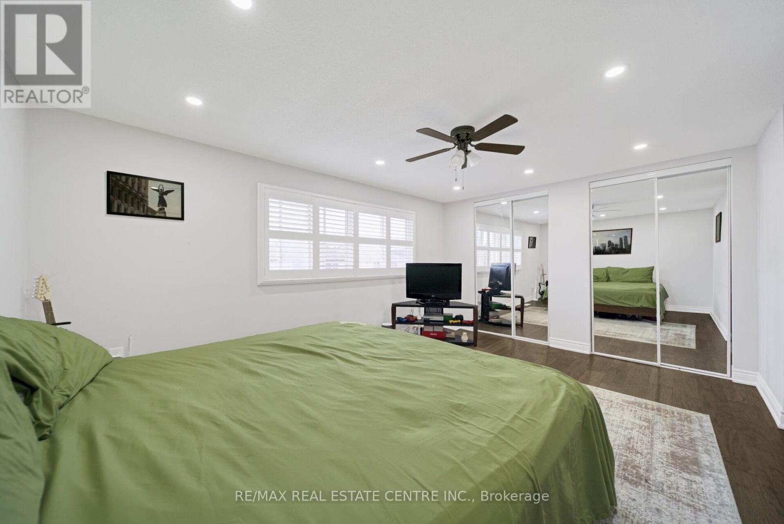 1 WOOLISTON CRESCENT - 39