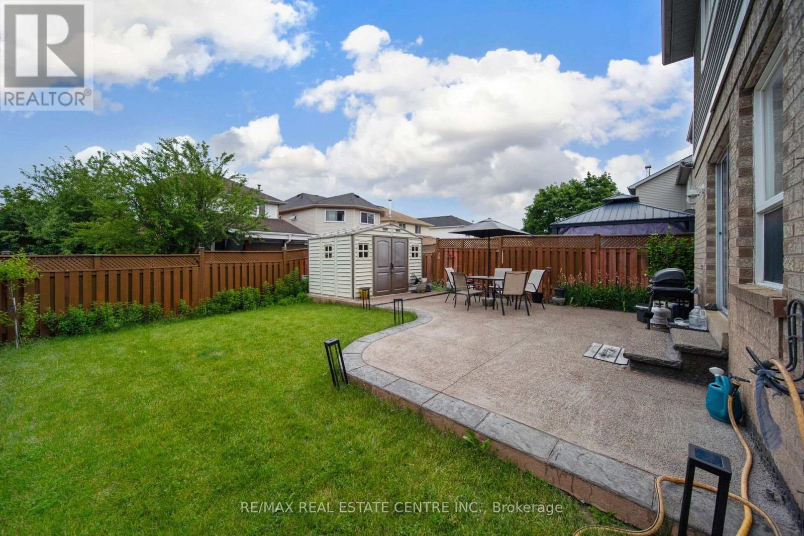 1 WOOLISTON CRESCENT - 45