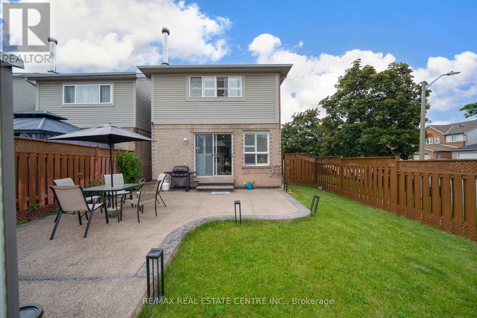 1 WOOLISTON CRESCENT - 46