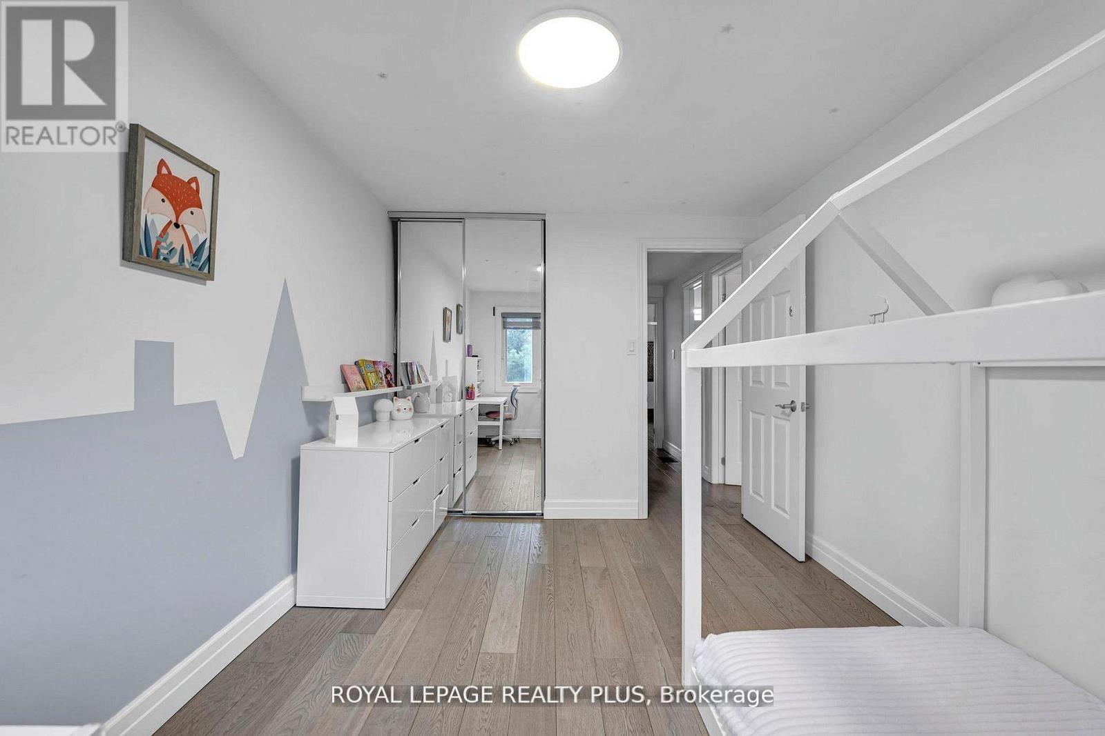 #20 1755 RATHBURN ROAD E - 32
