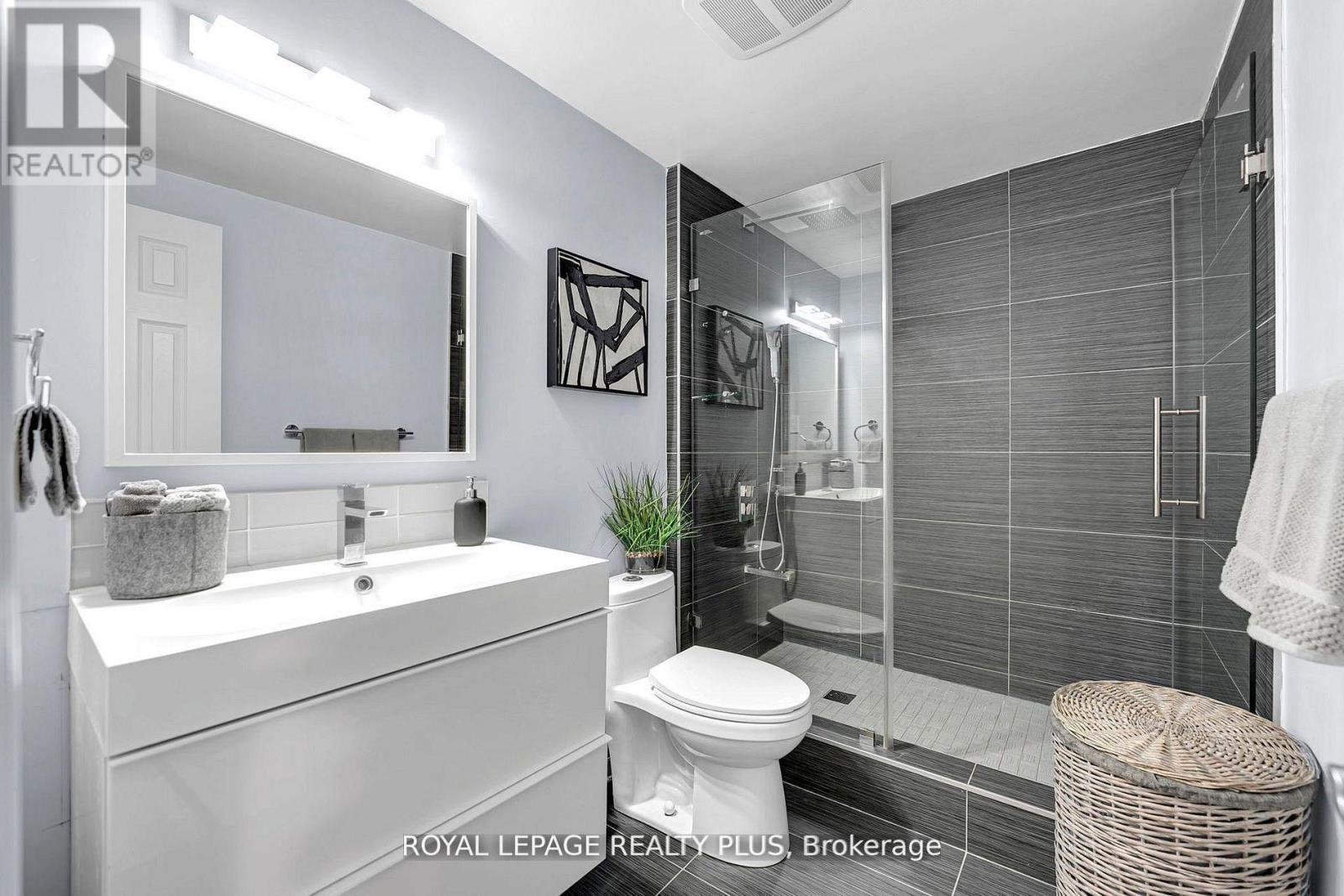 #20 1755 RATHBURN ROAD E - 33