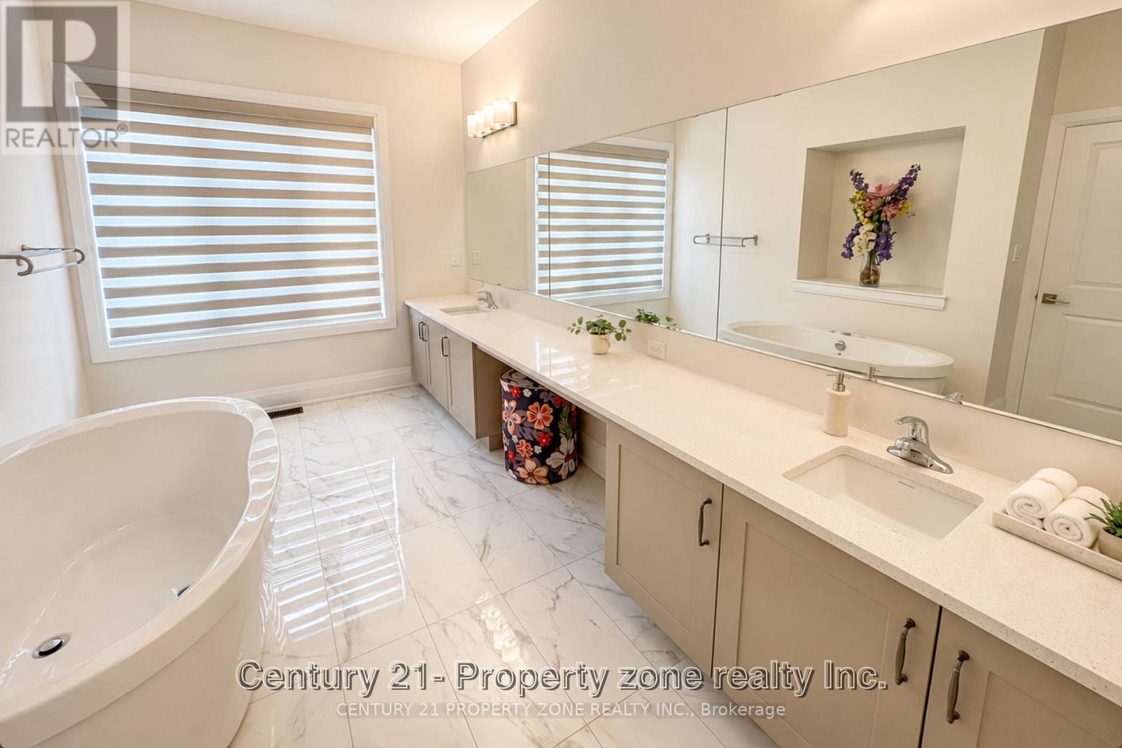 79 MEVIRA GARDENS - 24
