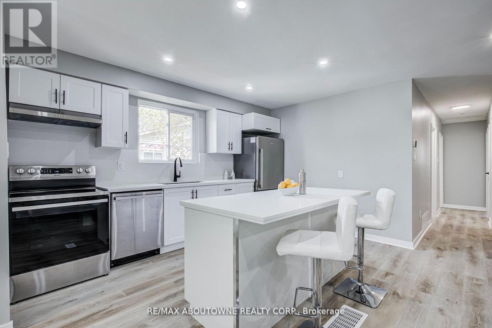2367 MIDDLESMOOR CRESCENT - 2