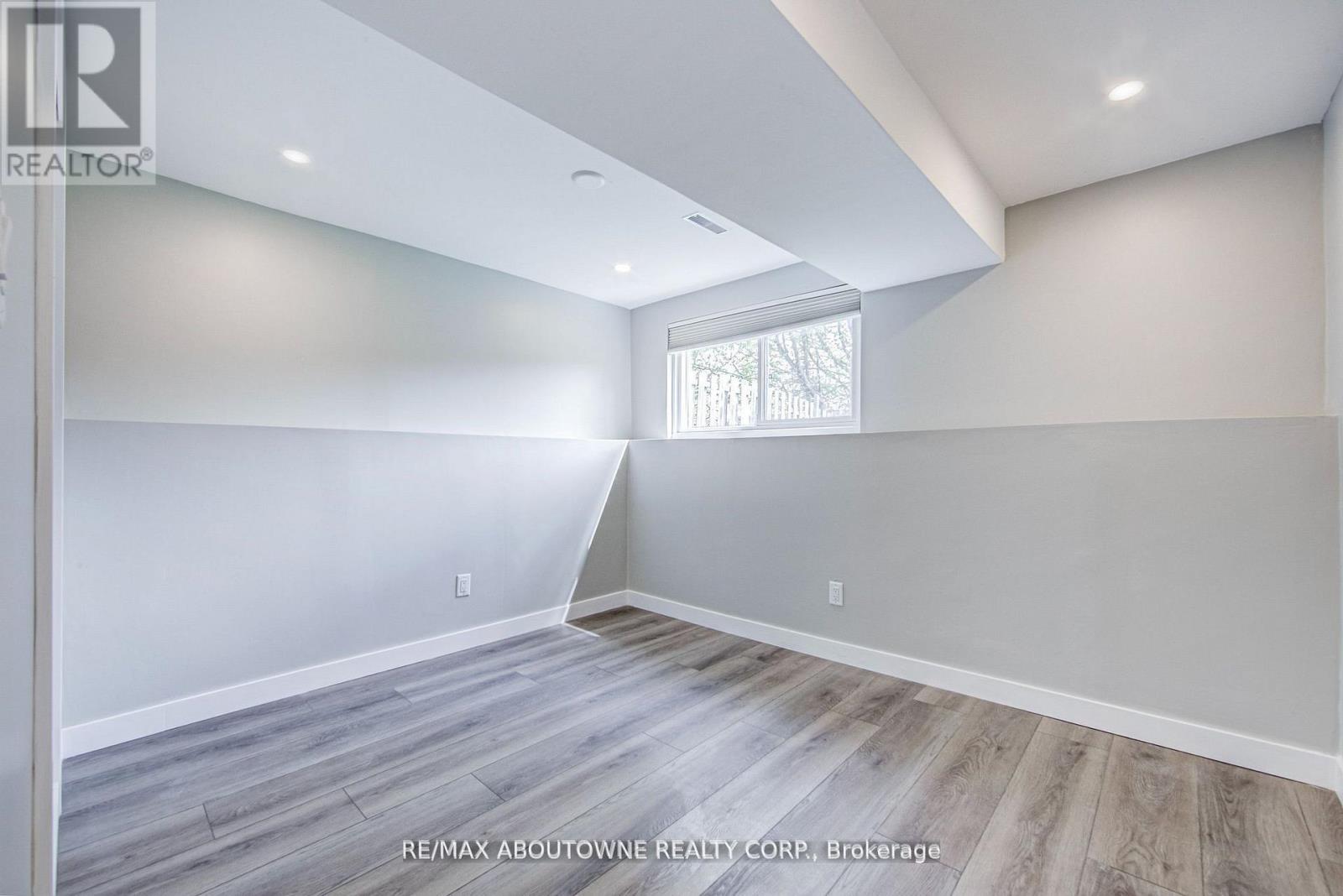 2367 MIDDLESMOOR CRESCENT - 22
