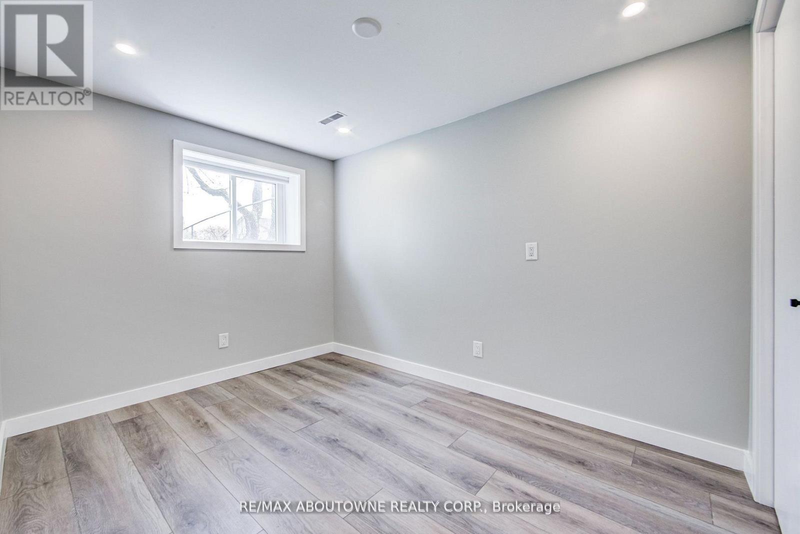 2367 MIDDLESMOOR CRESCENT - 24