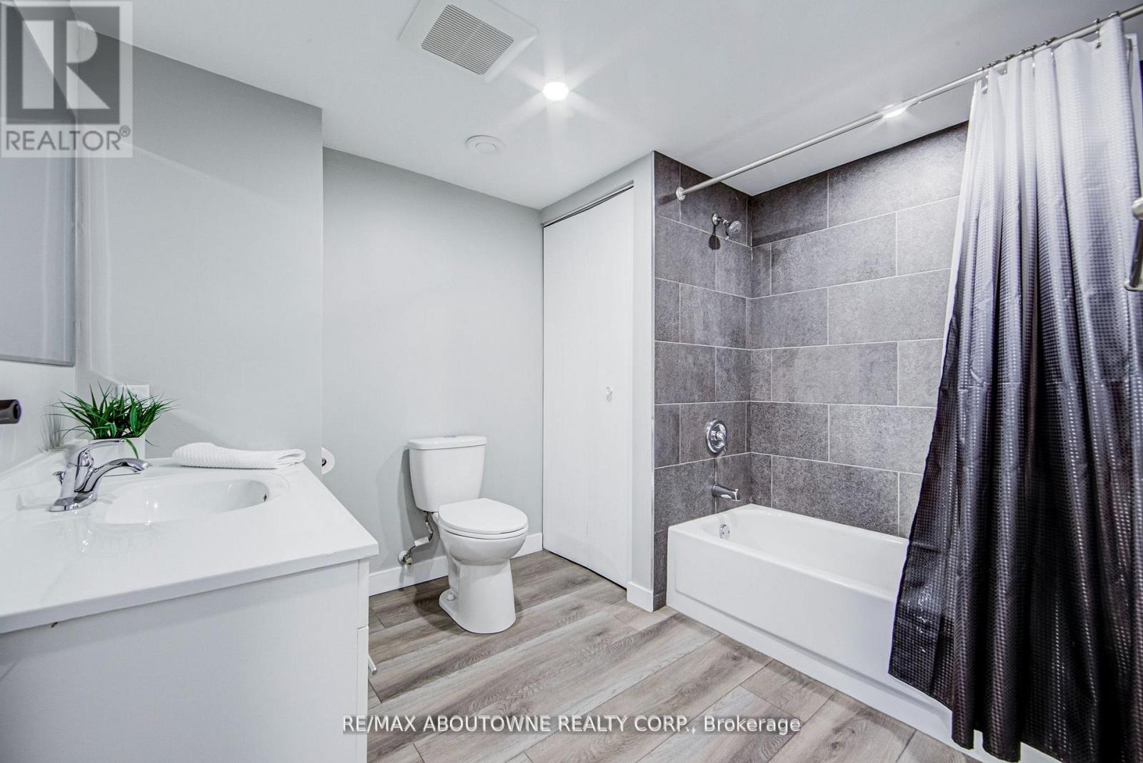 2367 MIDDLESMOOR CRESCENT - 27