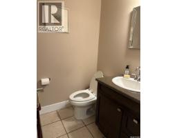 Bedroom - 725 Centre Street, Shaunavon, SK S0N0M0 Photo 10
