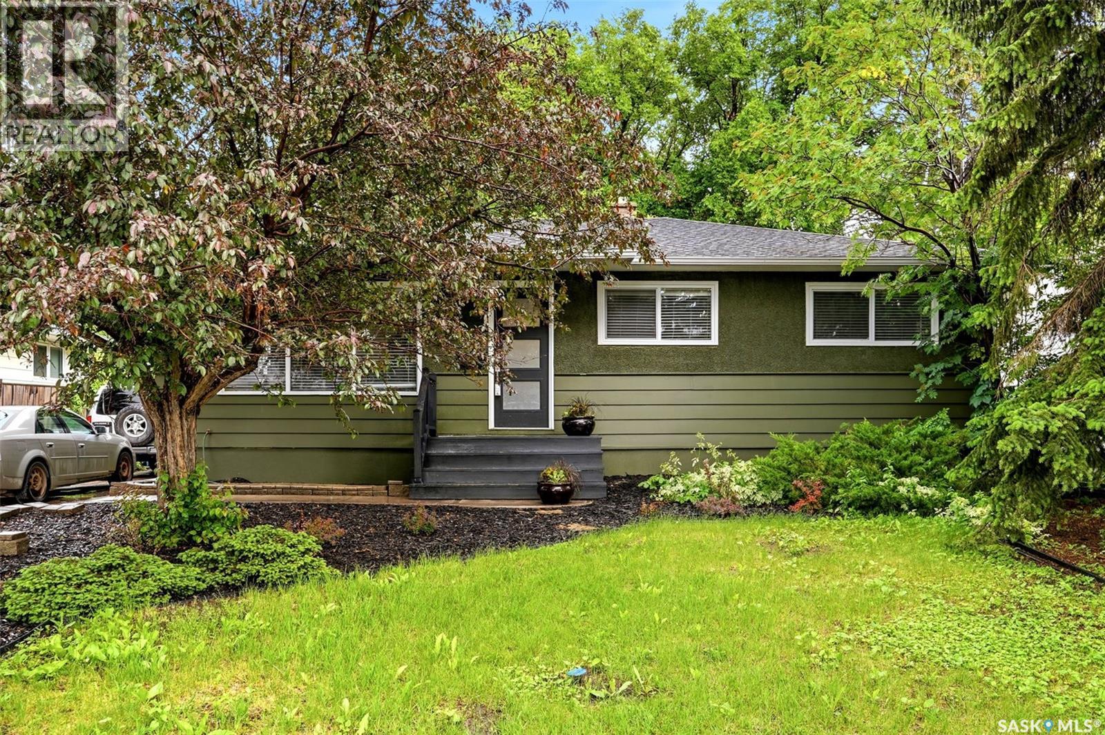 5 DARKE CRESCENT - 1