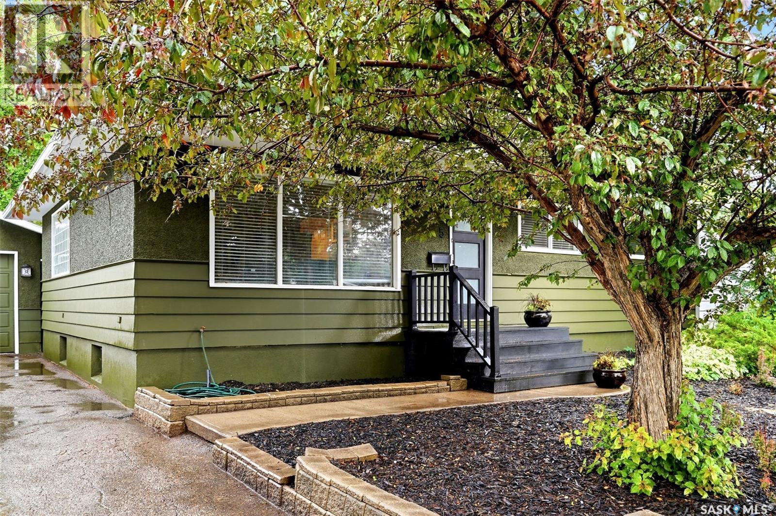 5 DARKE CRESCENT - 2