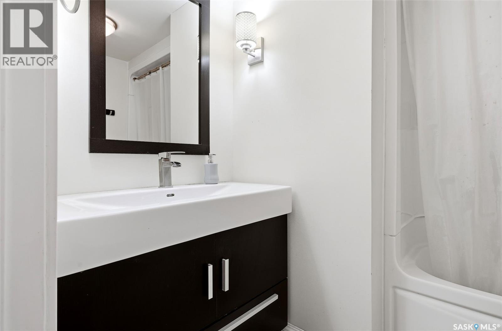 5 DARKE CRESCENT - 21