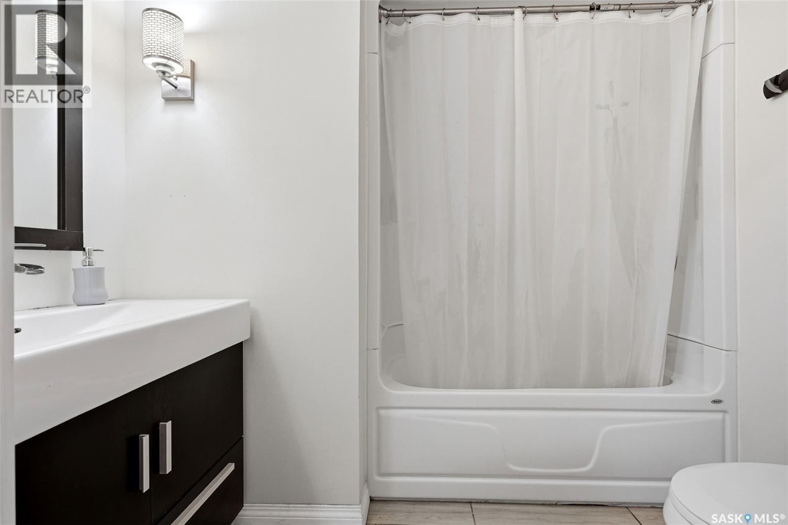 5 DARKE CRESCENT - 22