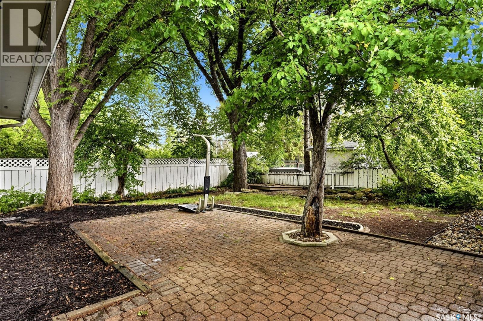 5 DARKE CRESCENT - 27