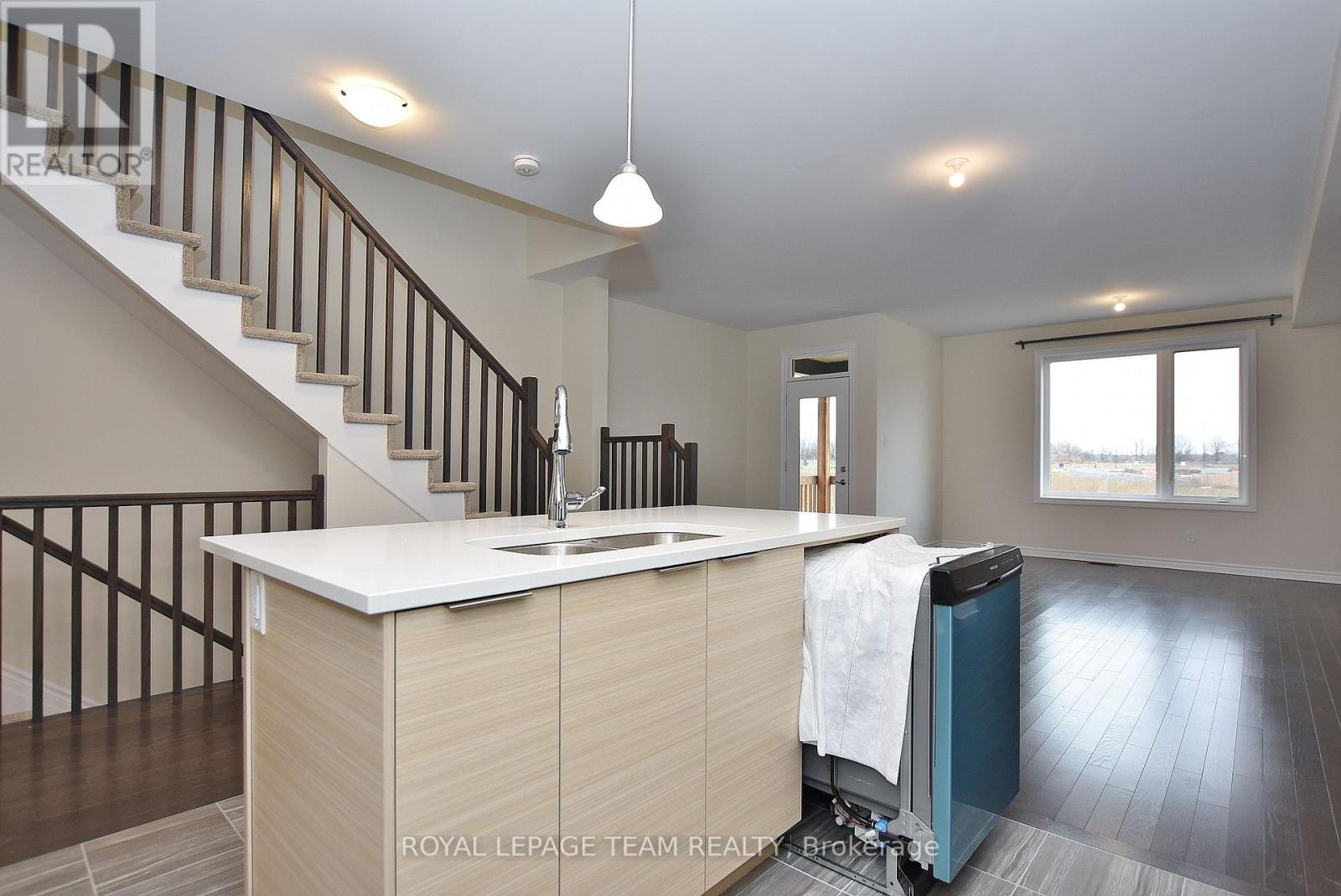 3 Bed, 3 Bath House for Rent in Ottawa – 30 ROOKIE CRESCENT, Ottawa – MLS# X13489996 - Image 13