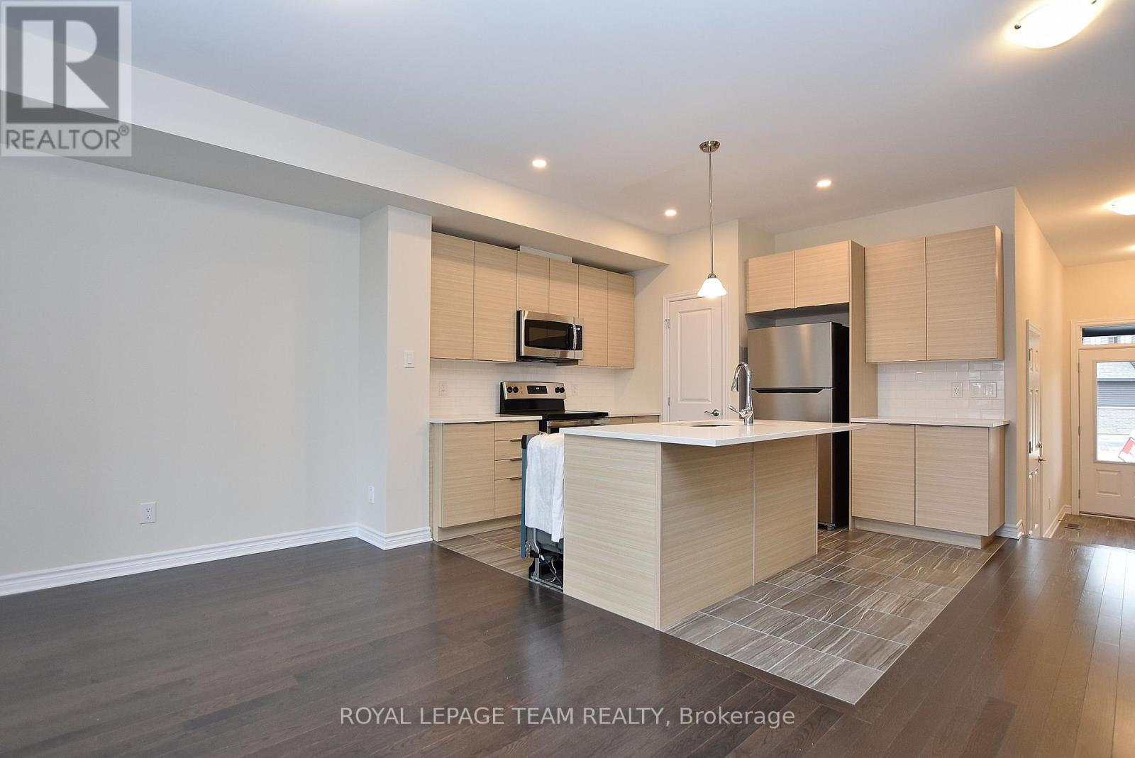 3 Bed, 3 Bath House for Rent in Ottawa – 30 ROOKIE CRESCENT, Ottawa – MLS# X13489996 - Image 9