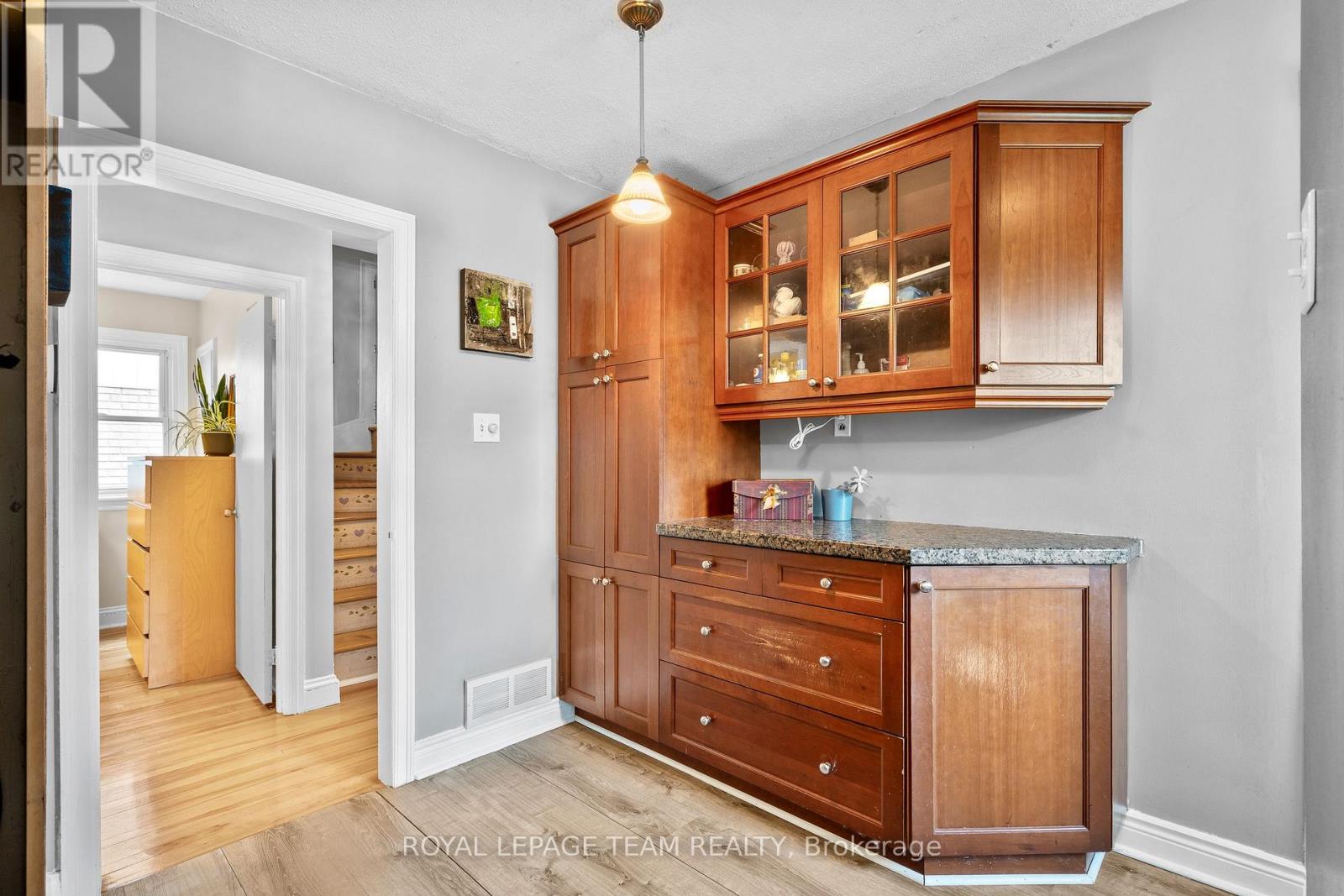 3 Bed, 2 Bath House for Sale in Ottawa – 421 GREENWOOD AVENUE, Ottawa – MLS# X13490018 - Image 6