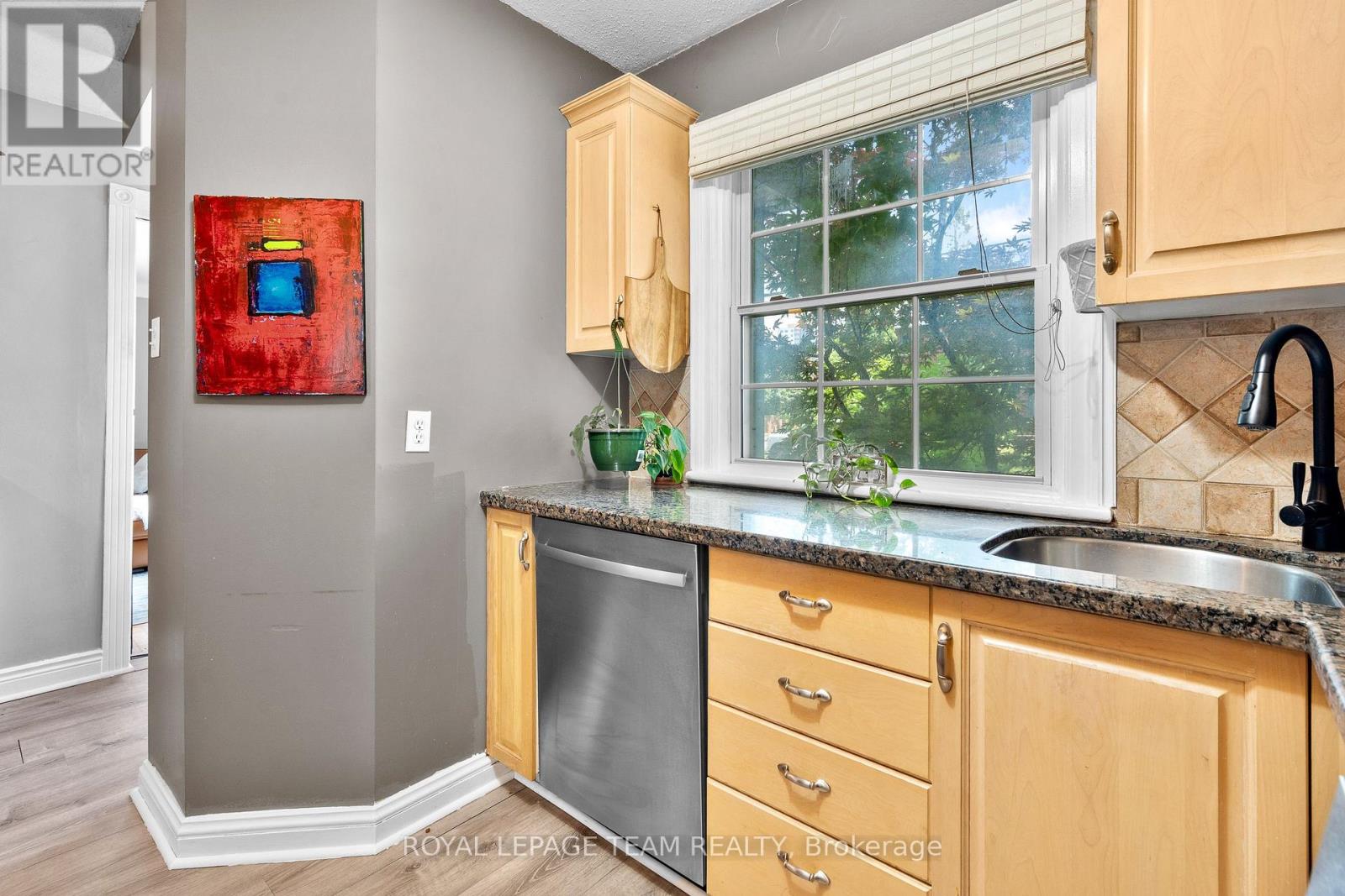 3 Bed, 2 Bath House for Sale in Ottawa – 421 GREENWOOD AVENUE, Ottawa – MLS# X13490018 - Image 7