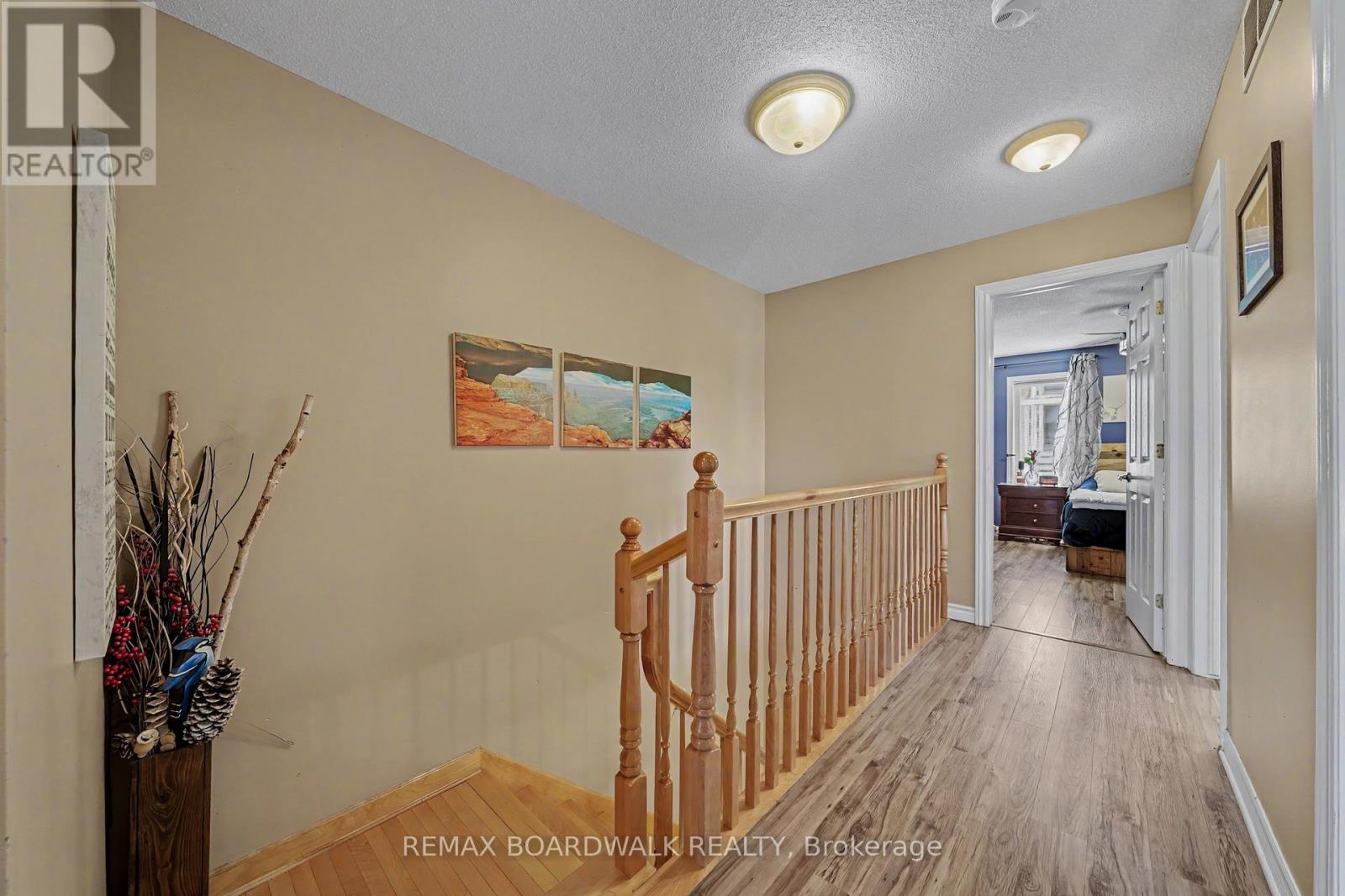 38 ROGER CRESCENT - 15