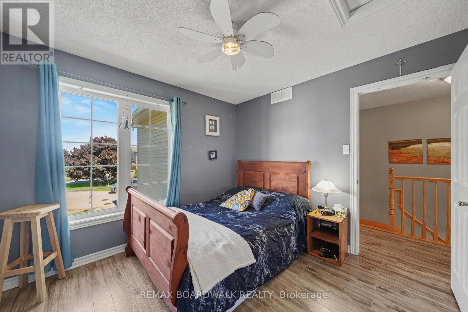 38 ROGER CRESCENT - 19