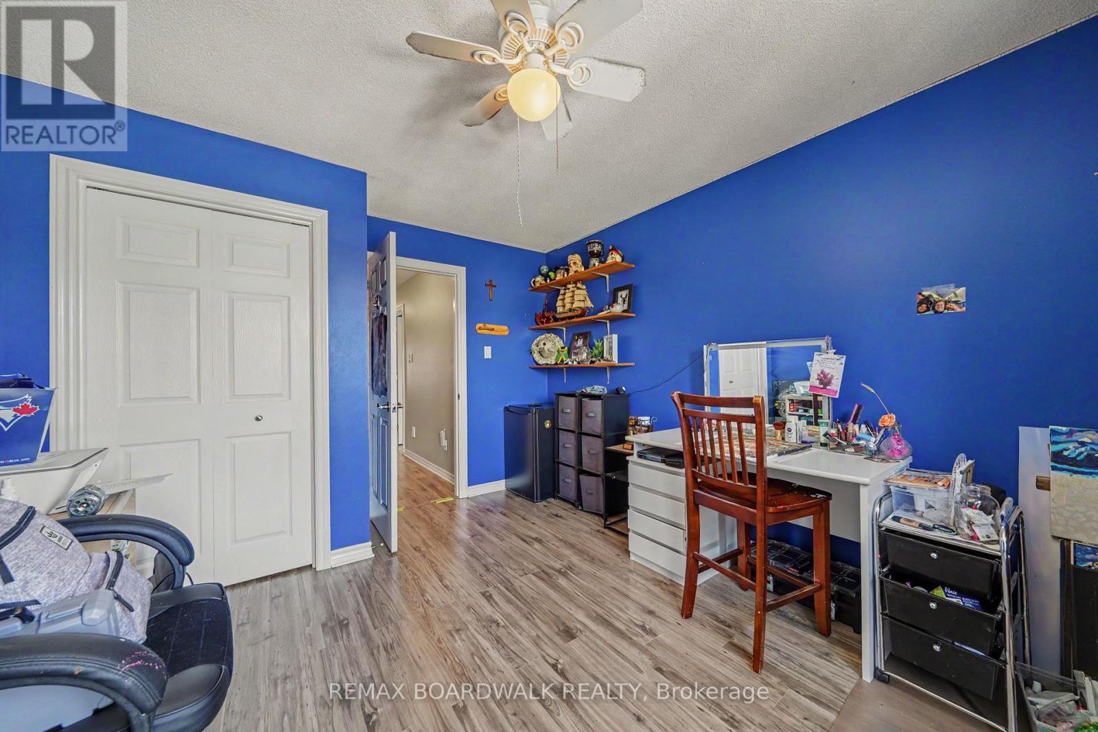 38 ROGER CRESCENT - 21