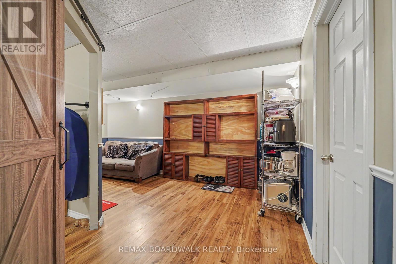 38 ROGER CRESCENT - 22