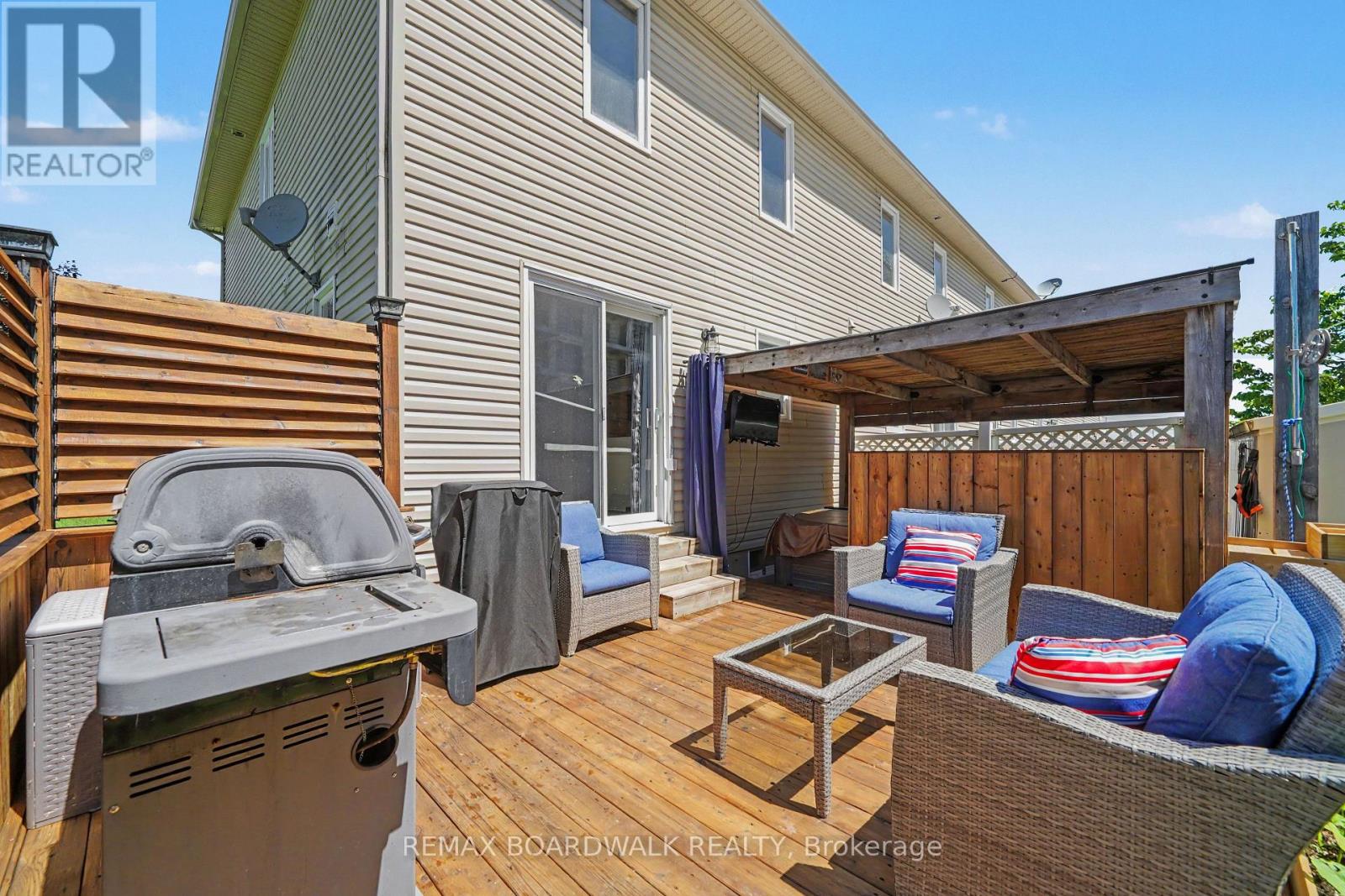 38 ROGER CRESCENT - 27