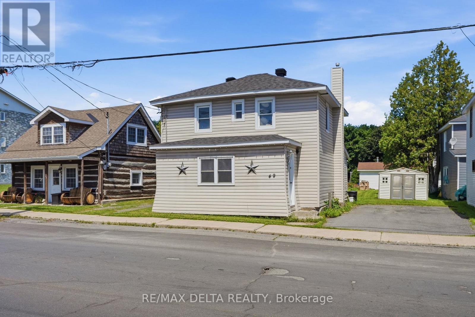 49 LOCHIEL STREET E - 1