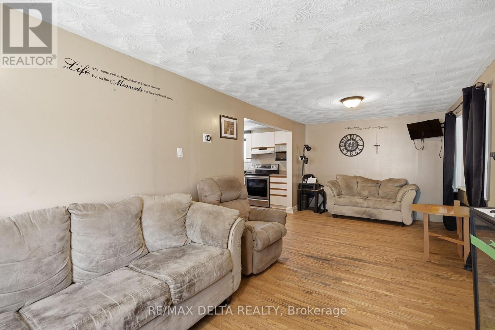 49 LOCHIEL STREET E - 12