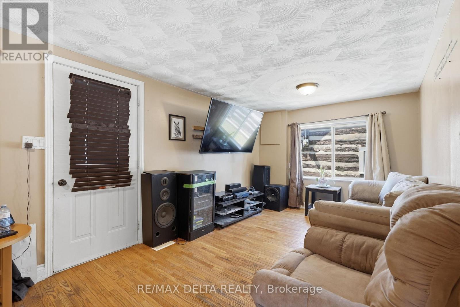 49 LOCHIEL STREET E - 13
