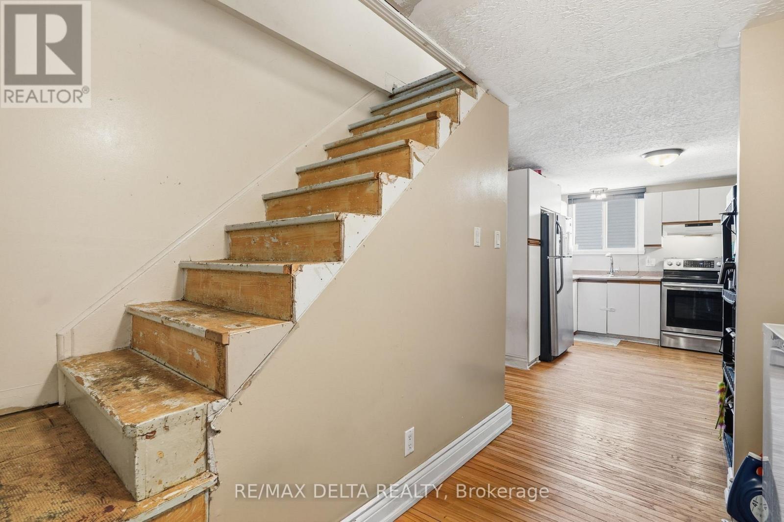 49 LOCHIEL STREET E - 17