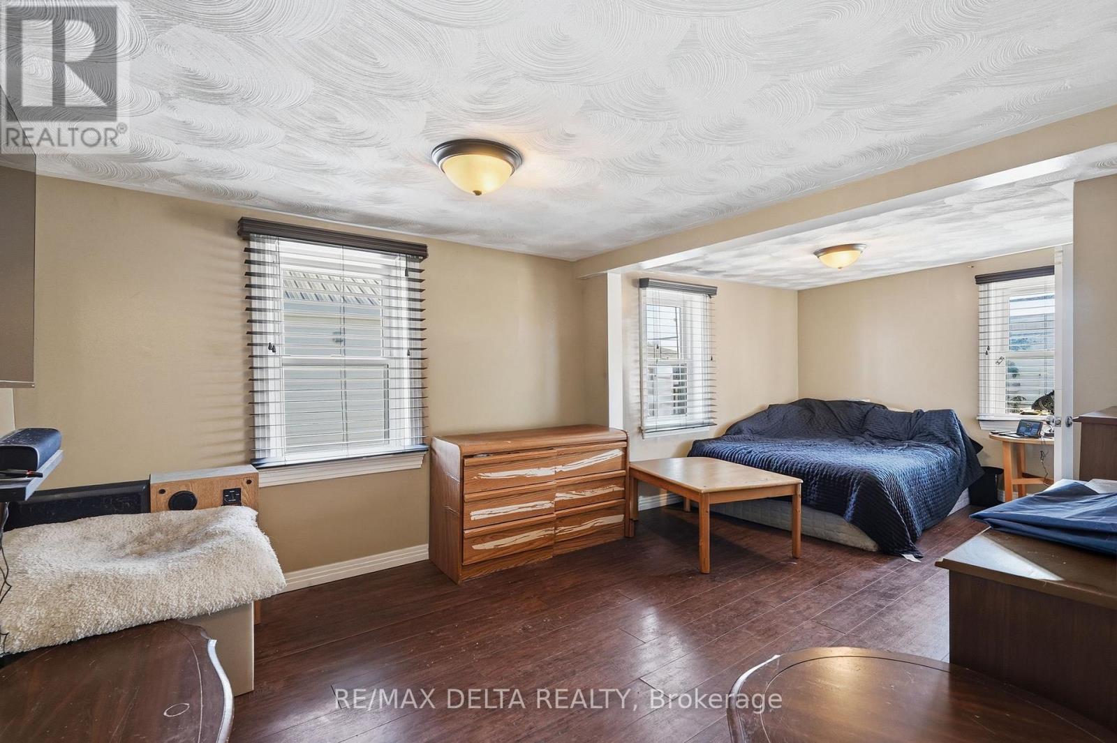 49 LOCHIEL STREET E - 18