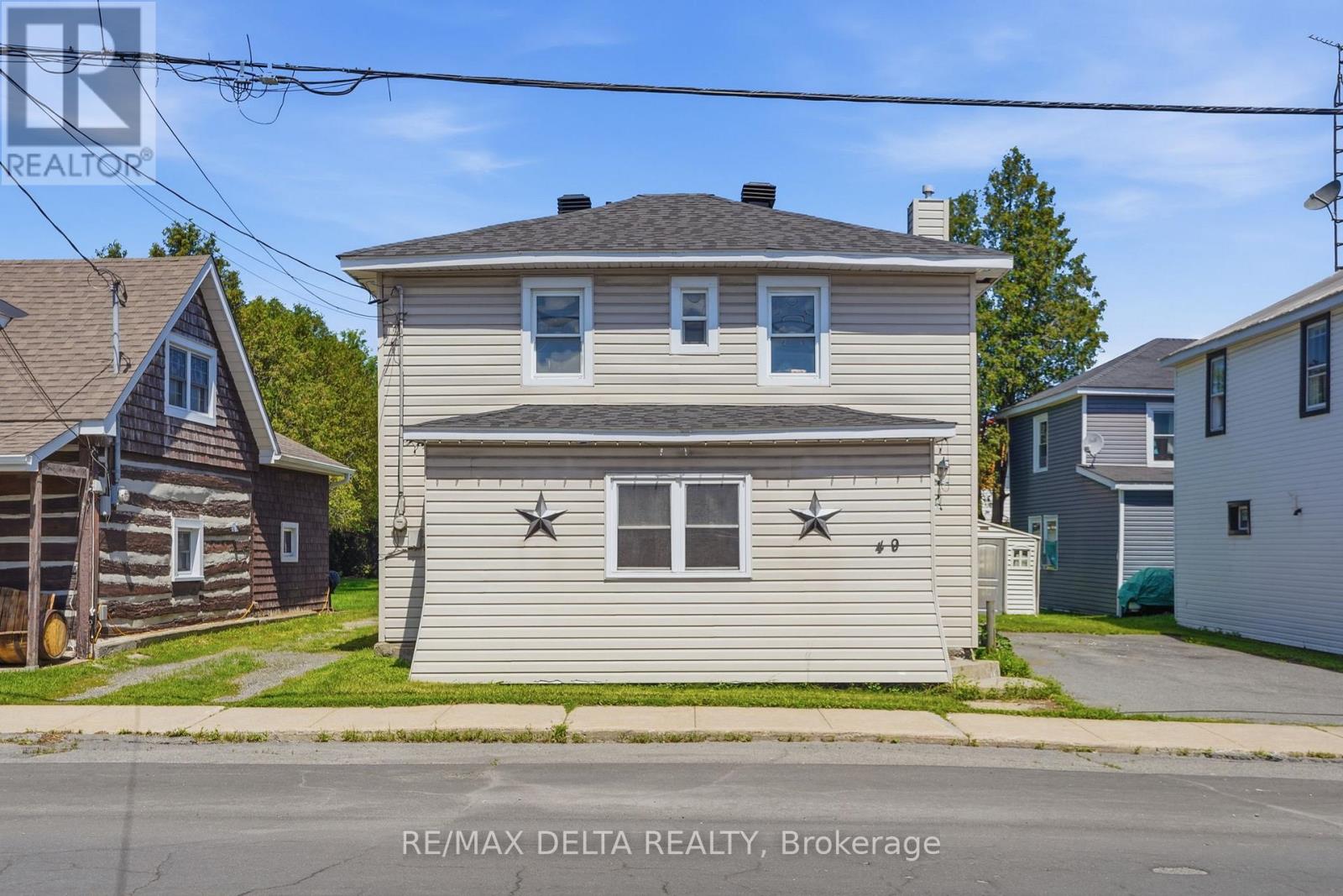 49 LOCHIEL STREET E - 2
