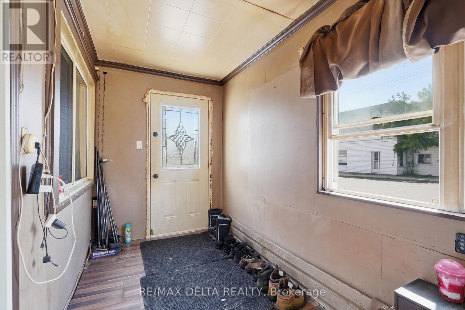 49 LOCHIEL STREET E - 23