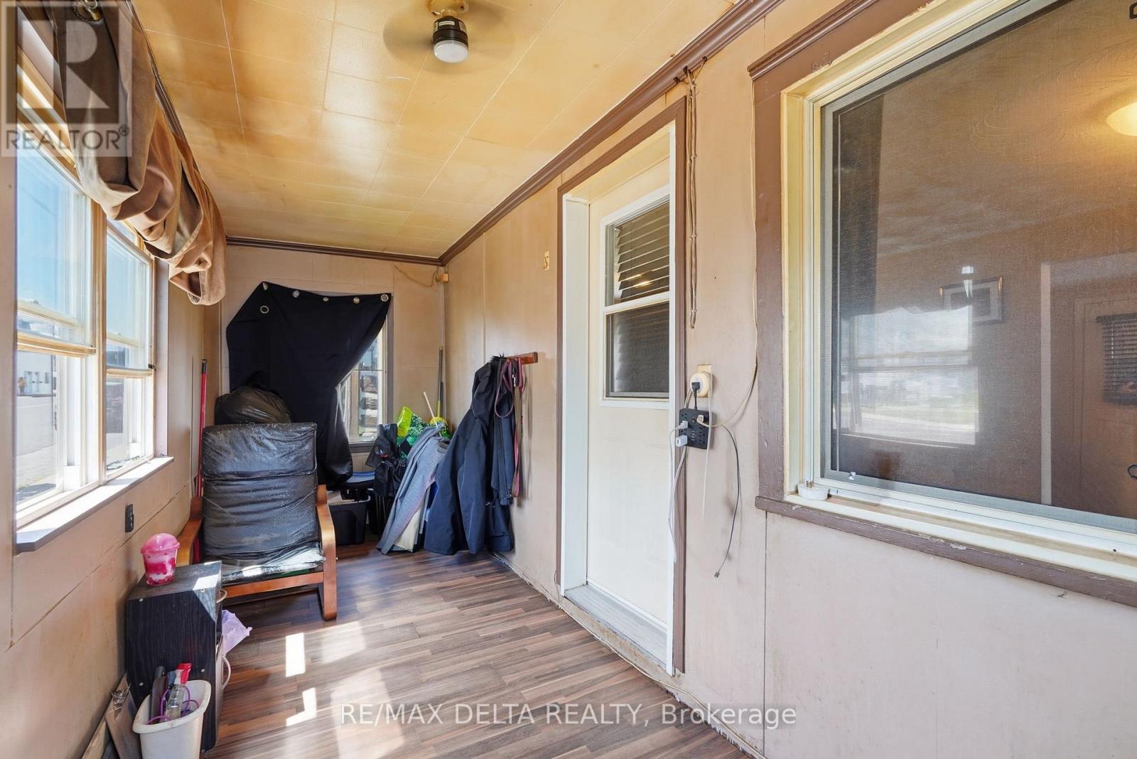 49 LOCHIEL STREET E - 24
