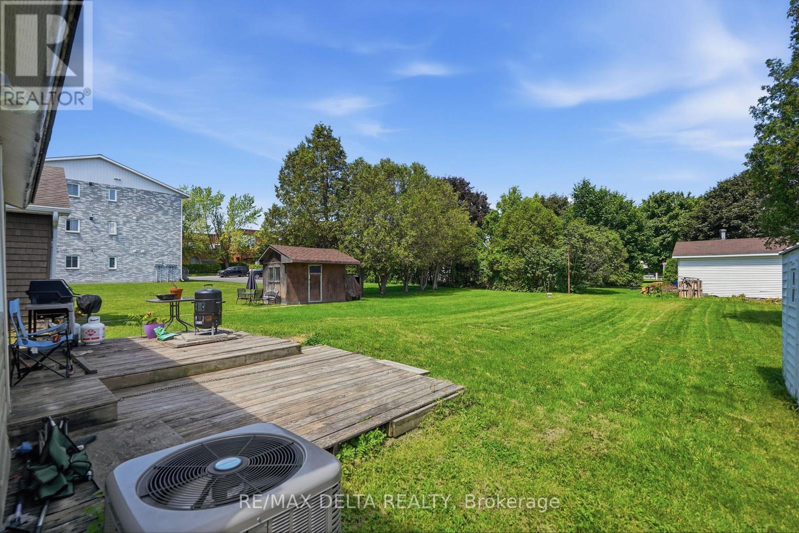 49 LOCHIEL STREET E - 4