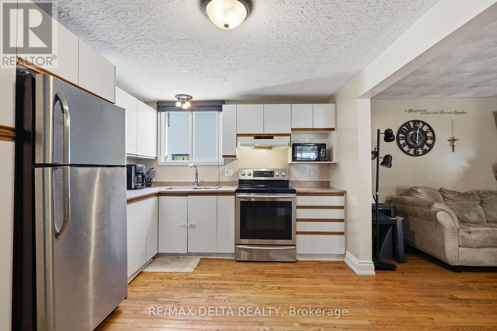 49 LOCHIEL STREET E - 9