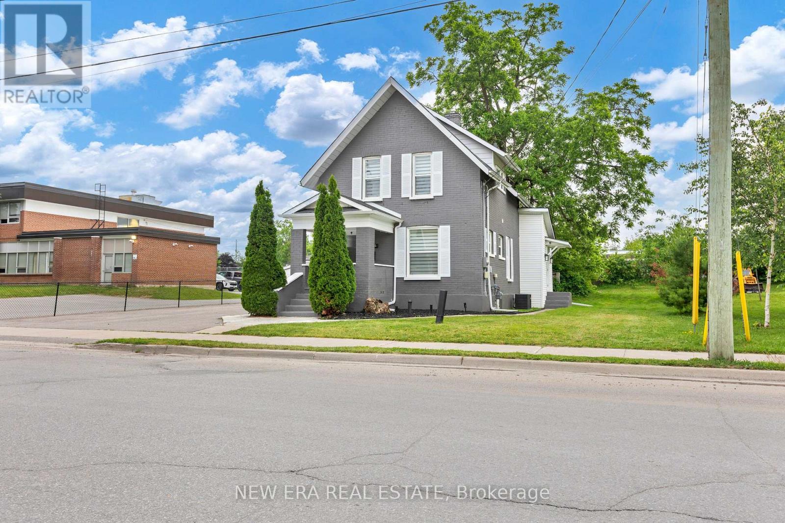 11 ALBERT STREET N - 1