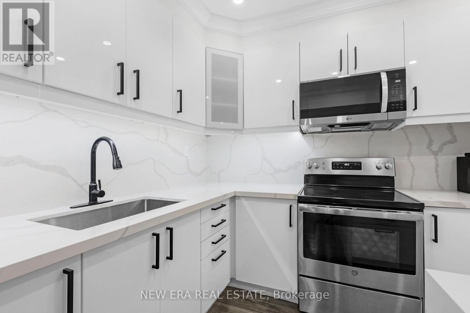 11 ALBERT STREET N - 10