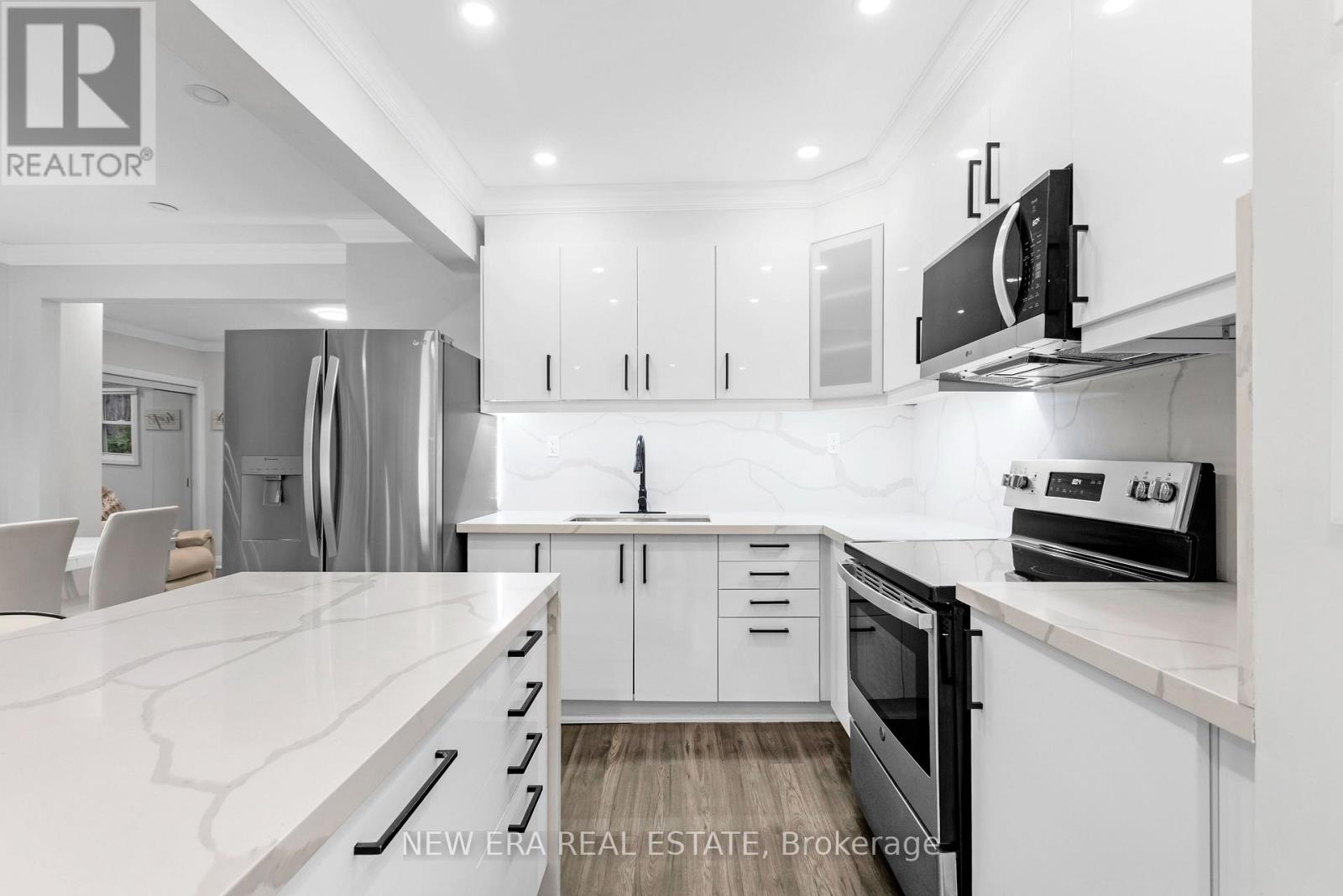 11 ALBERT STREET N - 11